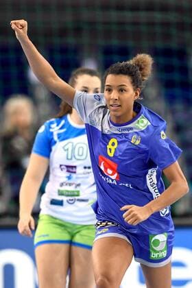 171210 Swedens Jamina Roberts commends the finals finals between Sweden and Slovenia during the World Cup on December 10, 2017 in Leipzig  Copyright: CARLxSANDIN BB171210CS085