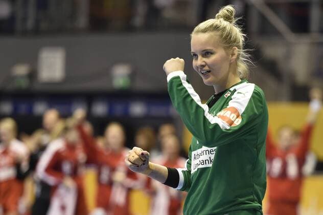 Sandra Toft stod en god kamp. Danmark modte vaertslandet Tyskland i 1 8-finalen ved VM i handbold for kvinder, sondag aften. Kampen blev spillet i Magdeburg. Polfoto_73275622  Copyright: POULSENxLARS
