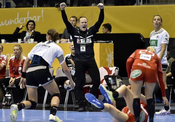 Handball, WM, Damen, Deutschland - Dänemark Klavs Bruun Jorgensen da kampen er slut. Danmark slog vaertslandet Tyskland ud i 1 8-finalen ved VM i handbold for kvinder, sondag aften. Kampen blev spillet i Magdeburg. Polfoto_73276162  Copyright: POULSENxLARS