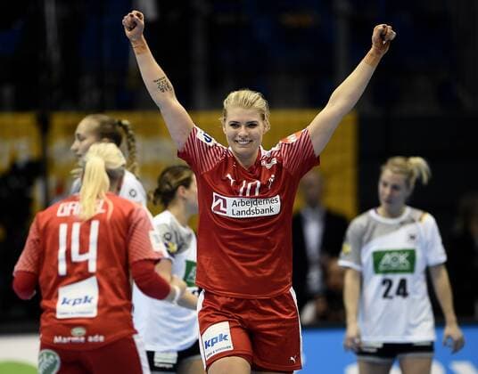 Bilder des Tages - SPORT Handball, WM, Damen, Deutschland - Dänemark Kathrine Heindahl da kampen er slut. Danmark slog vaertslandet Tyskland ud i 1 8-finalen ved VM i handbold for kvinder, sondag aften. Kampen blev spillet i Magdeburg. Polfoto_73276561  Copyright: POULSENxLARS