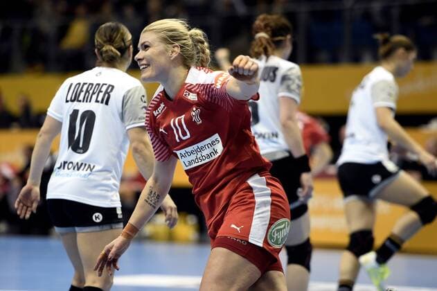 Handball, WM, Damen, Deutschland - Dänemark Kathrine Heindahl har scoret. Danmark slog vaertslandet Tyskland ud i 1 8-finalen ved VM i handbold for kvinder, sondag aften. Kampen blev spillet i Magdeburg. Polfoto_73276593  Copyright: POULSENxLARS
