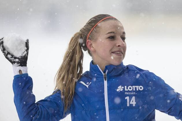 Jackie Groenen Frankfurt 14 has fun at the snowball fight Frankfurt am Main Copyright: xRoskaritzx Eibner-Pressefotox EP_kess_rrz