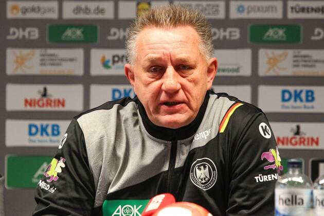 DHB Press Conference after the World Cup Out of 11 12 2017 23rd IHF Women s Handball World Championship Germany 2017 Round of 16 Womens World Cup Womens Round of 16 The day after the World Cup Germany in the Round of 16 against Denmark Press Conference at the Lindner Hotel Leipzig The day after Germany exit the World Championship prematurely against Denmark press conference Picture Michael Biegler National coach Coach xjkx