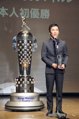 Bilder des Tages - SPORT Japanese driver Sato Takuma Sato, the first Japanese race driver to win the high-profile Indianapolis 500 in the United States, speaks during a ceremony in Tokyo on Dec. 11, 2017, next to his trophy. Sato was given a special award by the organizer of the Car of the Year Japan award. 
