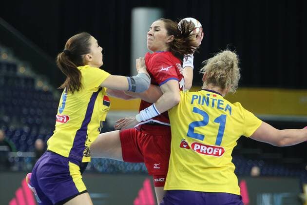 Romania Czech Republic Handball Women World Cup Leipzig 11 12 2017 Arena Leipzig World Cup 2017 Handball Women Round of 16 Romania ROU vs Czech Republic CZE In the picture v l Cristina Georgiana NEAGU 8 Romania Iveta LUZUMOVA 18 Czech Republic and Crina Elena PINTEA 21 Romania