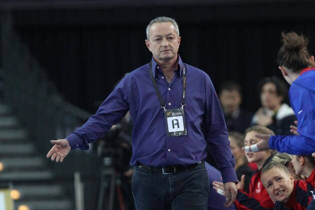Romania Czech Republic Handball Women World Cup Leipzig 11 12 2017 Arena Leipzig World Cup 2017 Handball Women Eighth finals Romania ROU vs Czech Republic CZE In image Coach Jan BASNY Czech Republic