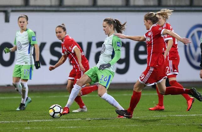 VfL vs Bayern Women Wolfsburg 11 12 2017 FOOTBALL VfL Wolfsburg vs FC Bayern Munich 1 Allianz Women Bundesliga Season 2017 18 Image shows Caroline Graham Hansen VfL Wolfsburg Carina Wenninger Bayern Munich Muenchen Wolfsburg