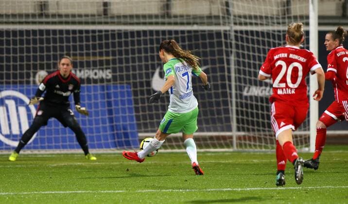 VfL vs Bayern Women Wolfsburg 11 12 2017 FOOTBALL VfL Wolfsburg vs FC Bayern Munich 1 Allianz Women Bundesliga Season 2017 18 Image shows Sara Björk Gunnarsdottir VfL Wolfsburg shoots goal to 2 0 Wolfsburg