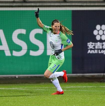 VfL vs Bayern Women Wolfsburg 11 12 2017 FOOTBALL VfL Wolfsburg vs FC Bayern Munich 1 Allianz Women Bundesliga Season 2017 18 Image shows Sara Björk Gunnarsdottir VfL Wolfsburg celebrate their goal to 2 0 Wolfsburg