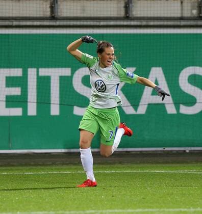 VfL vs Bayern Women Wolfsburg 11 12 2017 FOOTBALL VfL Wolfsburg vs FC Bayern Munich 1 Allianz Women Bundesliga Season 2017 18 Image shows Sara Björk Gunnarsdottir VfL Wolfsburg celebrate their goal to 2 0 Wolfsburg