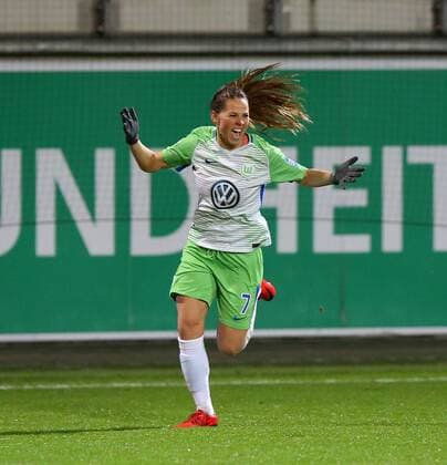 VfL vs Bayern Women Wolfsburg 11 12 2017 FOOTBALL VfL Wolfsburg vs FC Bayern Munich 1 Allianz Women Bundesliga Season 2017 18 Image shows Sara Björk Gunnarsdottir VfL Wolfsburg celebrate their goal to 2 0 Wolfsburg