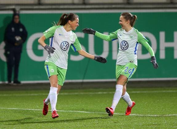 VfL vs Bayern Women Wolfsburg 11 12 2017 FOOTBALL VfL Wolfsburg vs FC Bayern Munich 1 Allianz Women Bundesliga Season 2017 18 Image shows Sara Björk Gunnarsdottir VfL Wolfsburg cheers with Caroline Graham Hansen VfL Wolfsburg on her way to Wolfsburg
