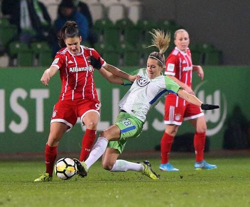 VfL vs Bayern Women Wolfsburg 11 12 2017 FOOTBALL VfL Wolfsburg vs FC Bayern Munich 1 Allianz Women Bundesliga Season 2017 18 Image shows Jovana Damnjanovic FC Bayern Munich Lena Goeßling VfL Wolfsburg Wolfsburg
