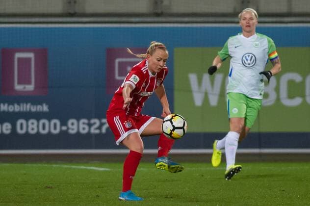 Mandy Islacker Bayern Munich 23 on the ball Action Action Football Alliance Women Bundesliga VfL Wolfsburg Bayern Munich xobx