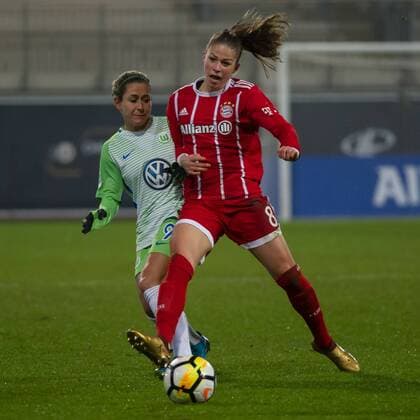 v left Anna Blässe Blaesse VfL Wolfsburg 9 in duel with Melanie Leupolz FC Bayern Munich 8 Soccer Allianz Women Bundesliga VfL Wolfsburg FC Bayern Munich xobx