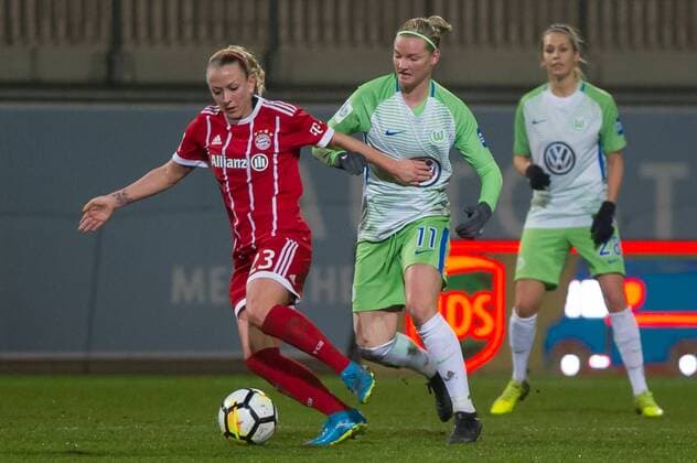 v li Mandy Islacker Bayern Munich 23 in duel with Alexandra Popp VfL Wolfsburg 11 Football Allianz Women Bundesliga VfL Wolfsburg FC Bayern Munich xobx