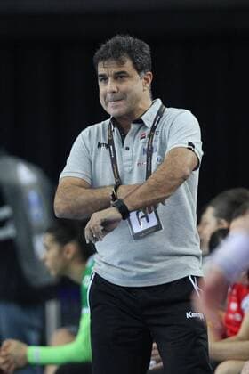 Romania Czech Republic Handball Women WC Leipzig 11 12 2017 Arena Leipzig World Cup 2017 Handball Women Eighth finals Romania ROU vs Czech Republic CZE 27 28 17 14 Pictured coach Ambrosio Jose MARTIN CEDRES Romania