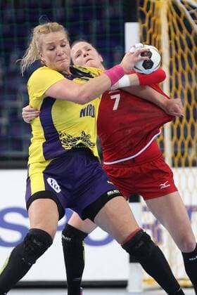 Romania Czech Republic Handball Women World Cup Leipzig 11 12 2017 Arena Leipzig World Cup 2017 Handball Women Round of 16 Romania ROU vs Czech Republic CZE In the picture v l Crina Elena PINTEA 21 Romania and Helena RYSANKOVA 7 Czech Republic