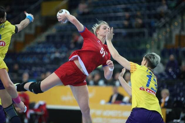 Romania Czech Republic Handball Women World Cup Leipzig 11 12 2017 Arena Leipzig World Cup 2017 Handball Women Round of 16 Romania ROU vs Czech Republic CZE In the picture v l Marketa JERABKOVA 51 Czech Republic and Cristina LASLO 13 Romania
