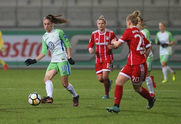 VfL vs Bayern Women Wolfsburg 11 12 2017 FOOTBALL VfL Wolfsburg vs FC Bayern Munich 1 Allianz Women Bundesliga Season 2017 18 Picture shows Tessa Wullaert VfL Wolfsburg Leonie Maier FC Bayern Muenchen Wolfsburg