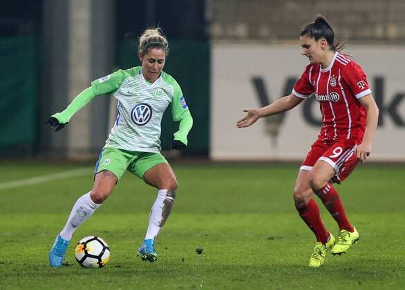 VfL vs Bayern Women Wolfsburg 11 12 2017 FOOTBALL VfL Wolfsburg vs FC Bayern Munich 1 Allianz Women Bundesliga Season 2017 18 Image shows Anna Blässe VfL Wolfsburg Jovana Damnjanovic Bayern Munich Muenchen Wolfsburg