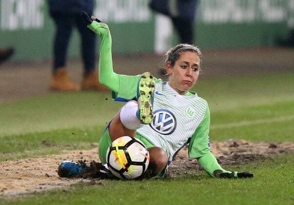 VfL vs Bayern Women Wolfsburg 11 12 2017 FOOTBALL VfL Wolfsburg vs FC Bayern Munich 1 Allianz Women Bundesliga Season 2017 18 Picture shows Anna Blässe VfL Wolfsburg Wolfsburg