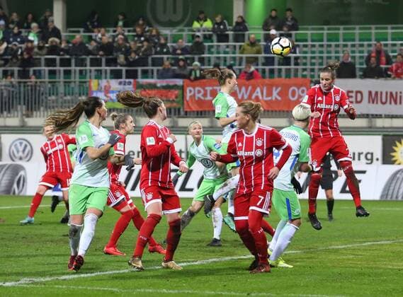 VfL vs Bayern Women Wolfsburg 11 12 2017 FOOTBALL VfL Wolfsburg vs FC Bayern Munich 1 Allianz Women Bundesliga Season 2017 18 Picture shows Sara Björk Gunnarsdottir VfL Wolfsburg Ewa Pajor VfL Wolfsburg Wolfsburg