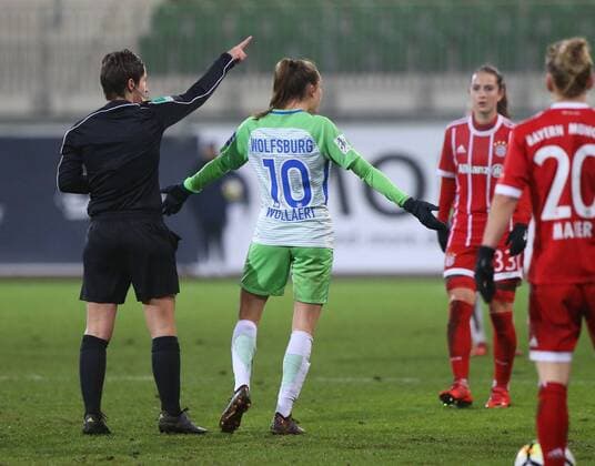 VfL vs Bayern Women Wolfsburg 11 12 2017 FOOTBALL VfL Wolfsburg vs FC Bayern Munich 1 Allianz Women Bundesliga Season 2017 18 Image shows Tessa Wullaert VfL Wolfsburg receives a red card from Wolfsburg for the referee