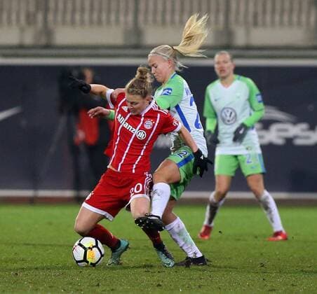 VfL vs Bayern Women Wolfsburg 11 12 2017 FOOTBALL VfL Wolfsburg vs FC Bayern Munich 1 Allianz Women Bundesliga Season 2017 18 Picture shows Leonie Maier FC Bayern Munich Pernille Harder VfL Wolfsburg Wolfsburg