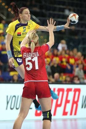 Romania Czech Republic Handball Women World Cup Leipzig 11 12 2017 Arena Leipzig World Cup 2017 Handball Women Eighth finals Romania ROU vs Czech Republic CZE 27 28 17 14 In the picture v l Melinda Anamaria GEIGER 5 Romania and Marketa JERABKOVA 51 Czech Republic