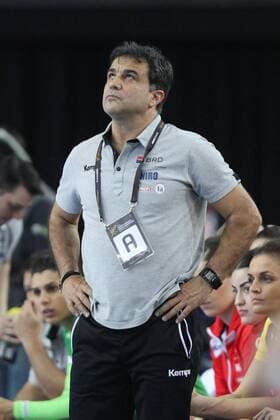 Romania Czech Republic Handball Women World Cup Leipzig 11 12 2017 Arena Leipzig World Cup 2017 Handball Women Eighth finals Romania ROU vs Czech Republic CZE 27 28 17 14 Pictured coach Ambrosio Jose MARTIN CEDRES Romania