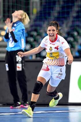 171211 Spains Carmen Martin Berenguer commends the final finals between Spain and Norway during the World Cups Handball December 11, 2017 in Leipzig  Copyright: CARLxSANDIN BB171211CS073