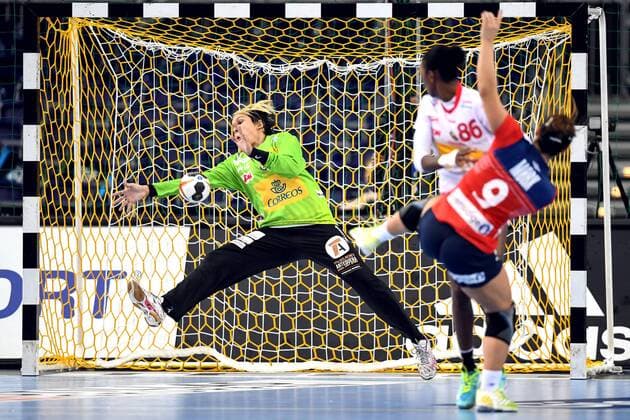 171211 Spains malady Darly Zoqbi de Paula during the final final between Spain and Norway during the World Cups Handball on December 11, 2017 in Leipzig  Copyright: CARLxSANDIN BB171211CS095