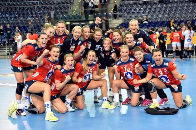 171211 The Norwegian team is looking forward to the finals finals between Spain and Norway during the World Cup on December 11, 2017 in Leipzig  Copyright: CARLxSANDIN BB171211CS114