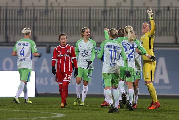 VfL vs Bayern Women Wolfsburg 11 12 2017 FOOTBALL VfL Wolfsburg vs FC Bayern Munich 1 Allianz Women Bundesliga Season 2017 18 Image shows VfL Schlussjubel Wolfsburg