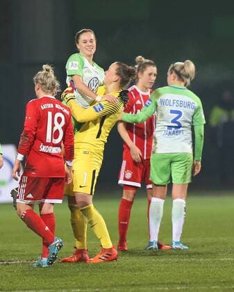 VfL vs Bayern Women Wolfsburg 11 12 2017 FOOTBALL VfL Wolfsburg vs FC Bayern Munich 1 Allianz Women Bundesliga Season 2017 18 Picture shows Ewa Pajor VfL Wolfsburg goalkeeper Almuth Schult VfL Wolfsburg Final victory Wolfsburg