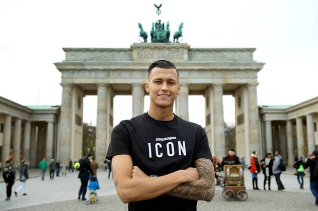 Soccer Berlin 14 11 2017 Hertha BSC BRANDENBURGER TOR Pariser Platz Davie SELKE Hertha BSC