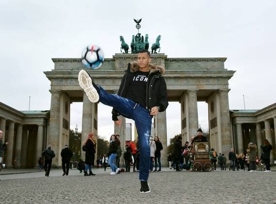 Soccer Berlin 14 11 2017 Hertha BSC BRANDENBURGER TOR Pariser Platz Davie SELKE Hertha BSC