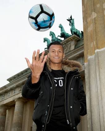 Soccer Berlin 14 11 2017 Hertha BSC BRANDENBURGER TOR Pariser Platz Davie SELKE Hertha BSC