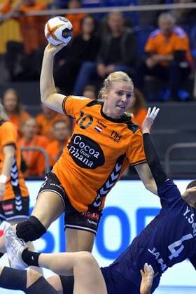 11-12-2017 HANDBAL:NEDERLAND-JAPAN:MAGDEBURG WK Handbal Dames 2017 1 8 finales, Nederland - Japan Danick Snelder 10 NED Foto: Henk Seppen xVIxVIxImagesx xSoenarxChamidxsportfotografiexIVx 9549406