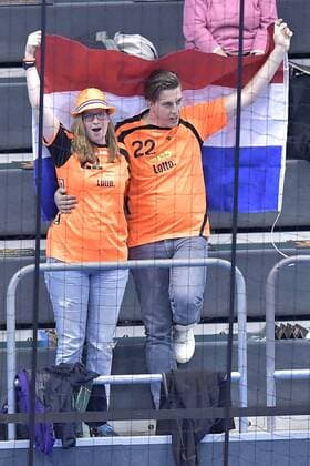 11-12-2017 HANDBAL:NEDERLAND-JAPAN:MAGDEBURG WK Handbal Dames 2017 1 8 finales, Nederland - Japan 26-24 nv supporters, fans Foto: Henk Seppen xVIxVIxImagesx xSoenarxChamidxsportfotografiexIVx 9549421