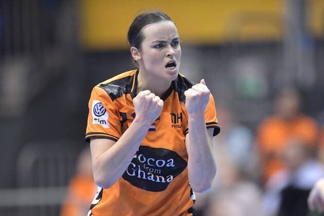 11-12-2017 HANDBAL:NEDERLAND-JAPAN:MAGDEBURG WK Handbal Dames 2017 1 8 finales, Nederland - Japan 26-24 nv Yvette Broch 13 NED Foto: Henk Seppen xVIxVIxImagesx xSoenarxChamidxsportfotografiexIVx 9549424