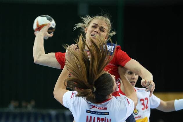 Leipzig 11 12 2017 Arena Leipzig World Cup 2017 Handball Women Eighth finals Spain ESP vs Norway NOR 23 31 10 13 Pictured v l Veronica Egebakken KRISTIANSEN behind 4 Norway and Carmen D MARTIN BERENGUER 4 Spain