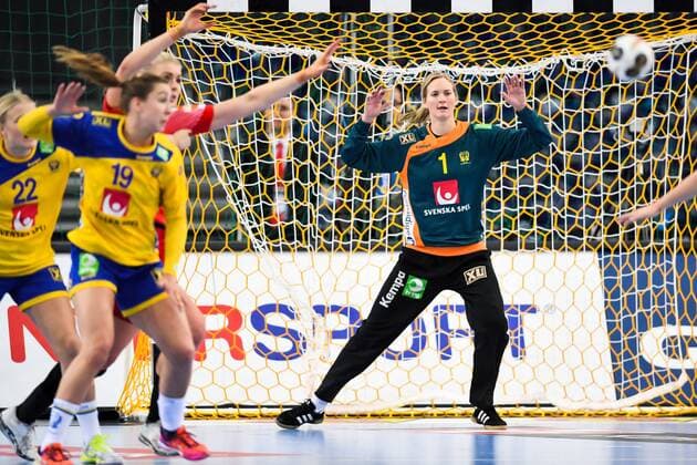 171212 Swedens malady Johanna Bundsen in the quarterfinals between Sweden and Denmark during the World Cups World Cup on December 12, 2017 in Leipzig  Copyright: CARLxSANDIN BB171212CS031