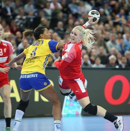 Sweden Denmark Handball Women WC Leipzig 12 12 2017 Arena Leipzig World Cup 2017 Handball Women Quarterfinals Sweden SWE vs Denmark DEN in the picture v l Jamina ROBERTS 8 Sweden and Lotte GRIGEL 14 Denmark