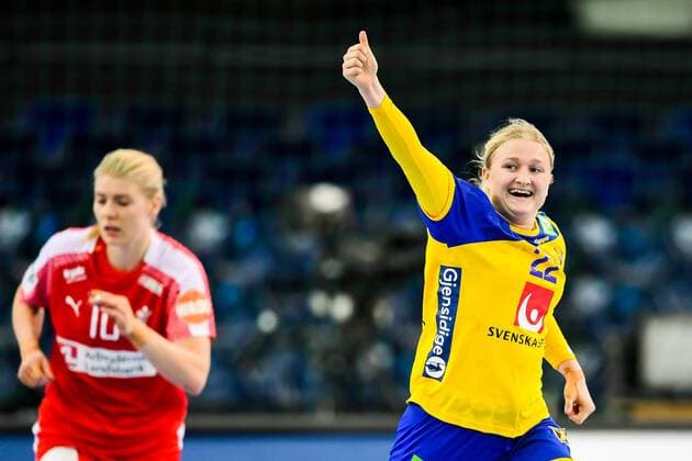 171212 Swedens Hanna Blomstrand commends the quarterfinals between Sweden and Denmark during the World Cups World Cup on December 12, 2017 in Leipzig  Copyright: CARLxSANDIN BB171212CS067