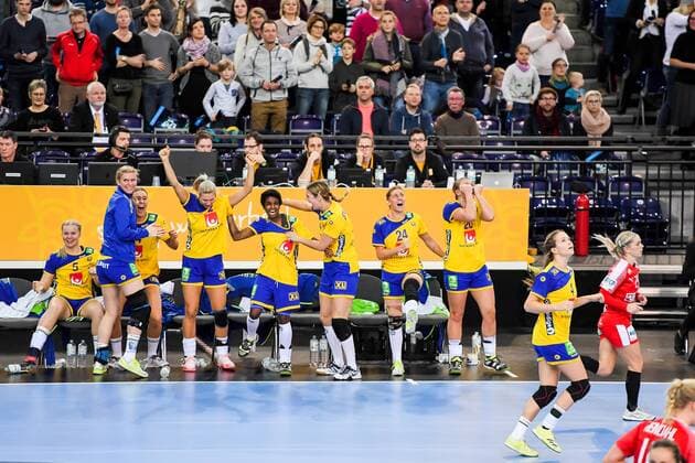 171212 Swedens players cheer for the quarterfinals between Sweden and Denmark during the World Cups World Cup on December 12, 2017 in Leipzig  Copyright: CARLxSANDIN BB171212CS069