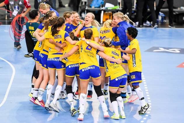 171212 Swedens players cheer for the quarterfinals between Sweden and Denmark during the World Cups World Cup on December 12, 2017 in Leipzig  Copyright: CARLxSANDIN BB171212CS070