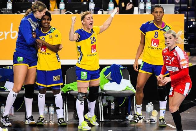 171212 Swedens Carin Strömberg Loui Sand Nathalie Hagman and Jamina Roberts are celebrating the quarterfinals between Sweden and Denmark during the World Cup World Cup on December 12, 2017 in Leipzig  Copyright: CARLxSANDIN BB171212CS071