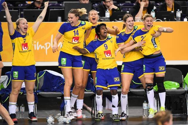171212 Swedens Emma Fernis Johanna Westberg Ulrika Toft Hansen Loui Sand Carin Strömberg and Nathalie Hagman are celebrating the quarterfinals between Sweden and Denmark during the World Cup World Cup on December 12, 2017 in Leipzig  Copyright: CARLxSANDIN BB171212CS077